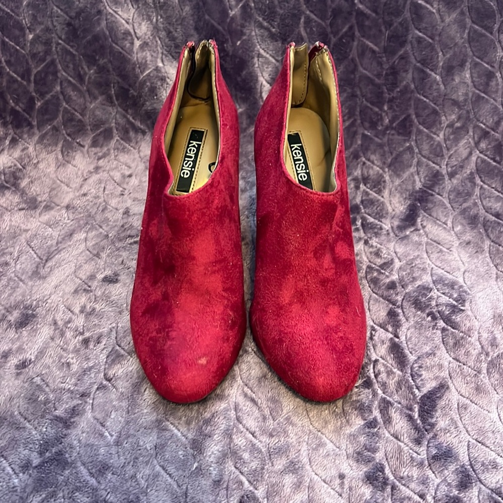 Kenzie red high heel ankle boots, size 6
